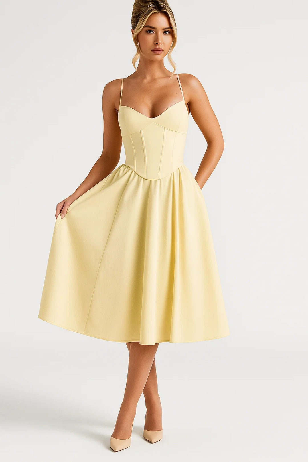 Elegante Midi Jurk met Spaghettibandjes en Uitlopende Rok